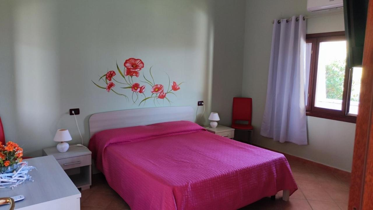 Casa L'Ulivariu Affittacamere San Teodoro  Exterior foto